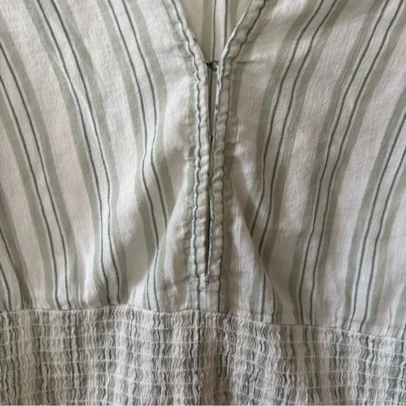 Abercrombie & Fitch White and Green Striped Smocked Cropped Blouse Medium - Picture 4 of 10